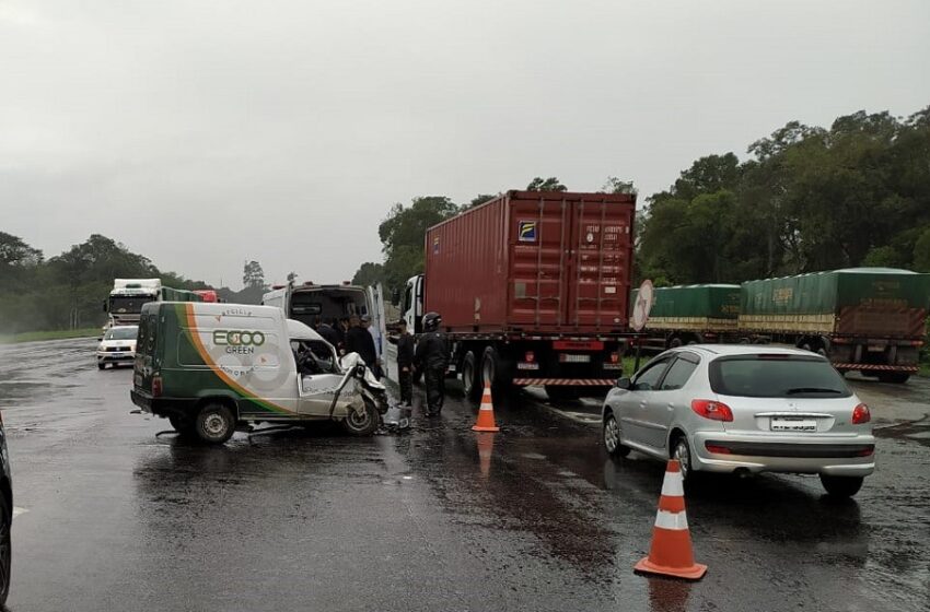 Mulher Morre Em Acidente Entre Carro E Caminh O Na Br Beltr Oagora