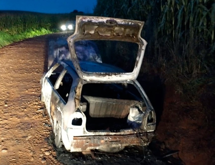 Carro Fica Totalmente Destru Do Por Poss Vel Inc Ndio Criminoso