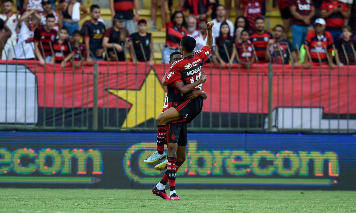 SAIU! Flamengo divulga escalação para jogo contra o Independiente del  Valle, pela Recopa