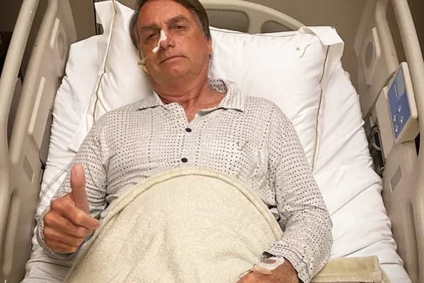  Bolsonaro é internado em hospital nos EUA com fortes dores abdominais