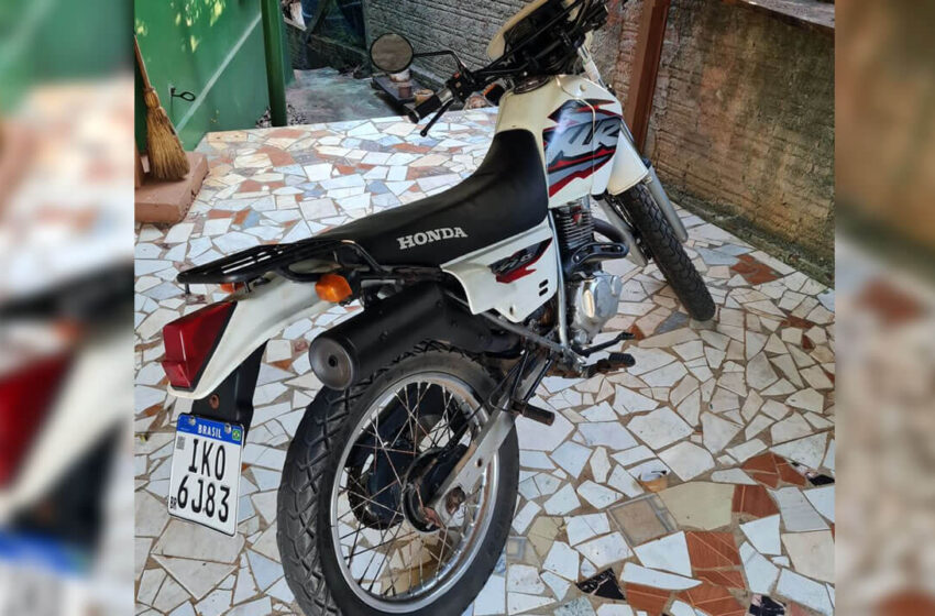  Motocicleta é furtada do pátio de uma residência durante a madrugada