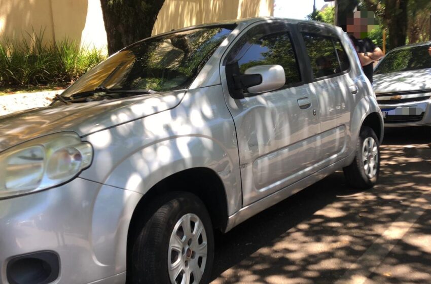  Mulher fica ferida em colisão entre carro e caminhão no centro de Beltrão