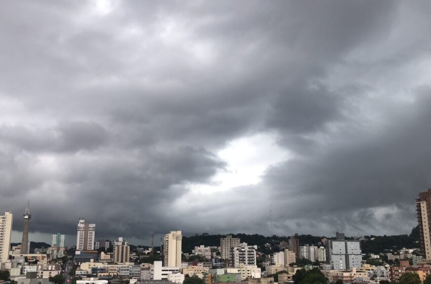  Inmet emite alerta para perigo de tempestades no Paraná