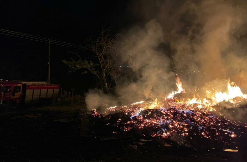  Corpo de Bombeiros combate incêndio ambiental em Francisco Beltrão