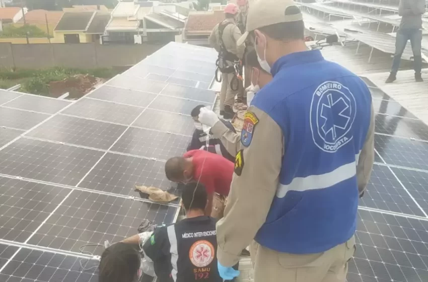  Trabalhador morre eletrocutado enquanto instalava placa solar no Paraná
