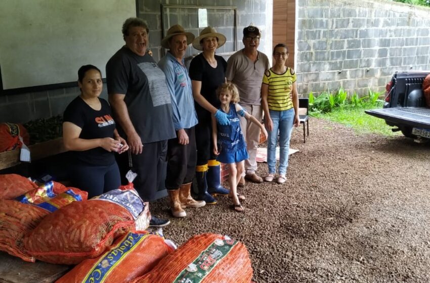  Produtores da região conhecem atividades do Proder