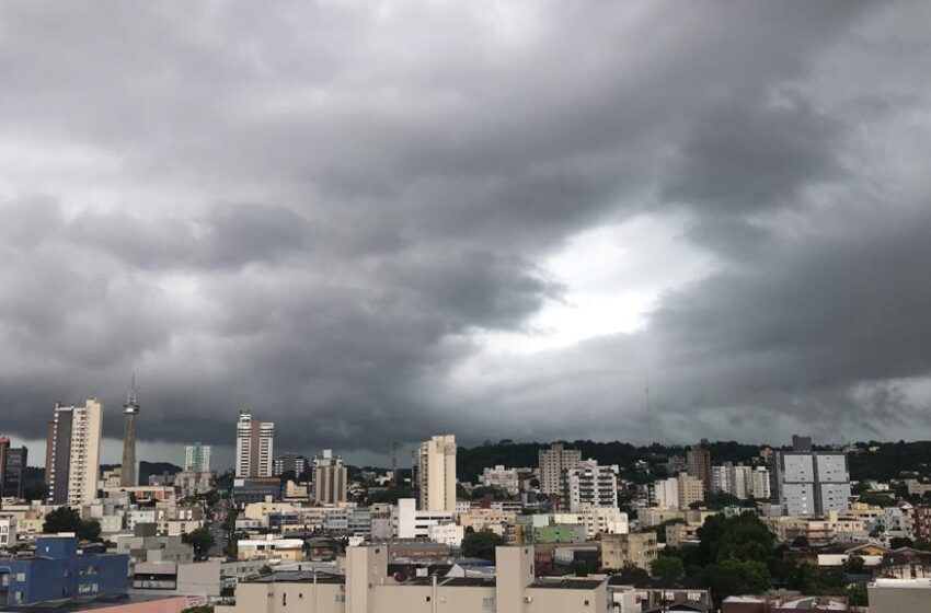  Inmet emite alerta laranja para tempestades no Paraná