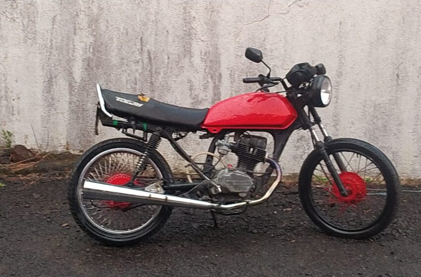  Homem é preso após ser flagrado conduzindo motocicleta adulterada e sem CNH