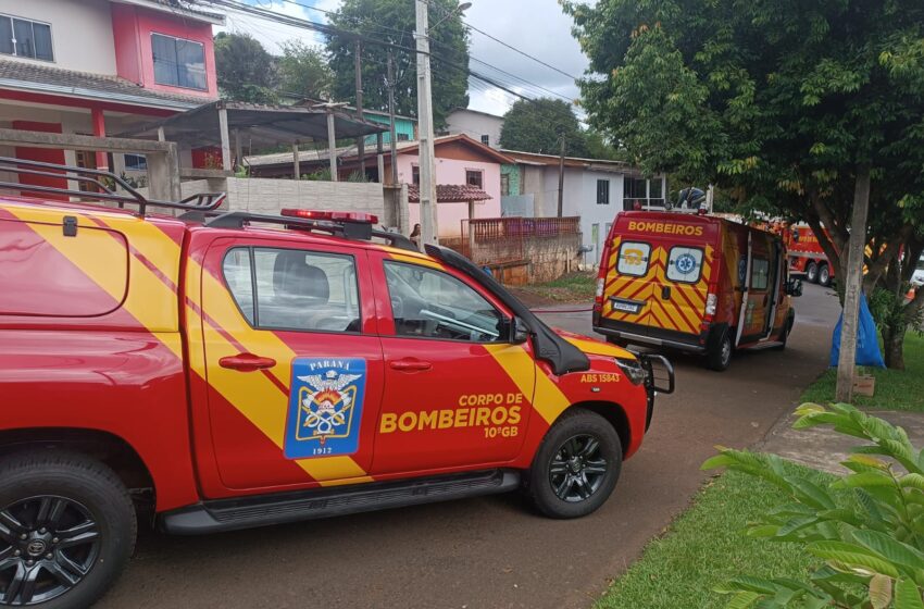  Bombeiros impedem que casa seja destruída por incêndio no bairro Alvorada