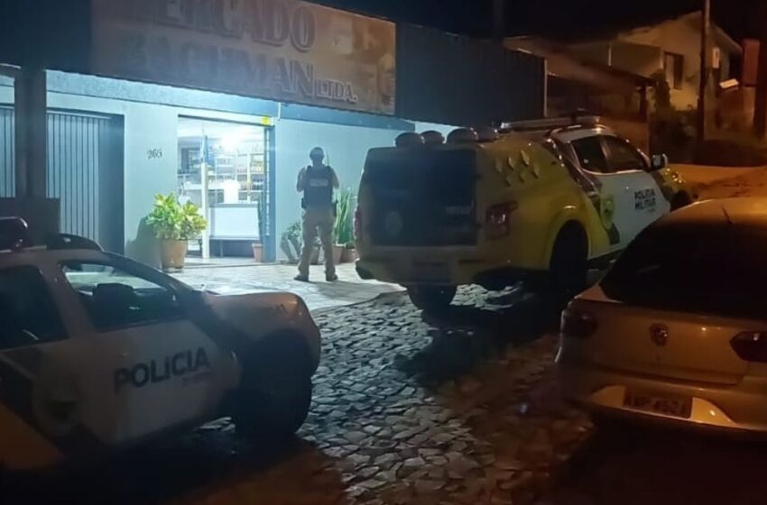  Ladrões armados rendem casal de idosos, roubam mercearia e fogem levando carro das vítimas