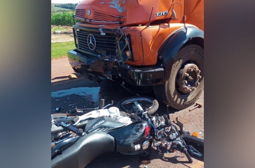  Vídeo: Câmera flagra grave colisão envolvendo moto e caminhão em cidade do Paraná