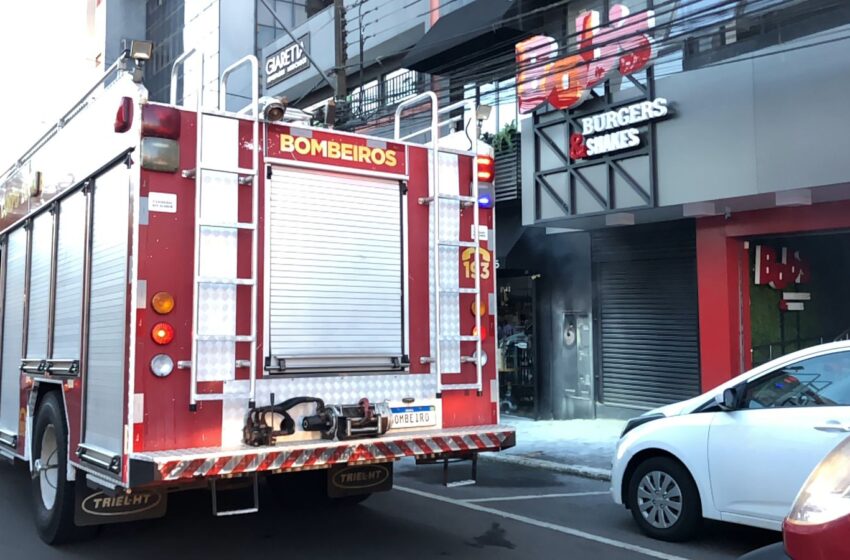  Corpo de Bombeiros combate princípio de incêndio no centro de Francisco Beltrão