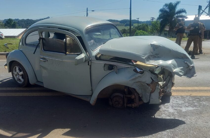  Casal sofre ferimentos graves em colisão entre dois veículos na BR 280 em Marmeleiro