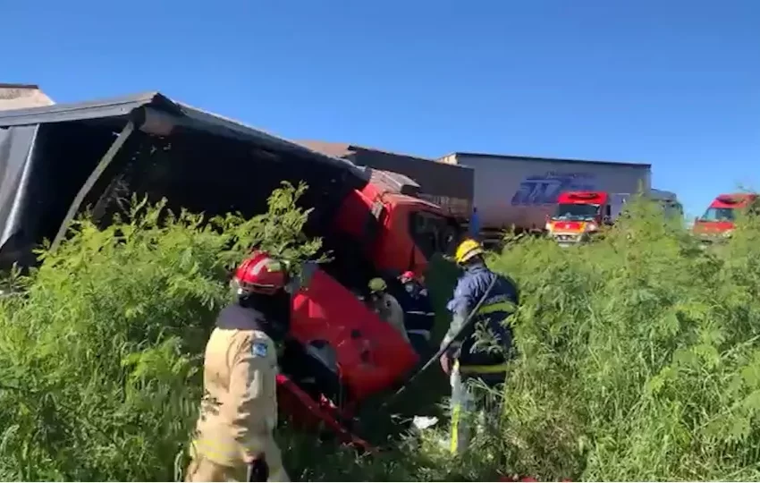  Motorista morre em grave acidente entre dois caminhões na BR 369