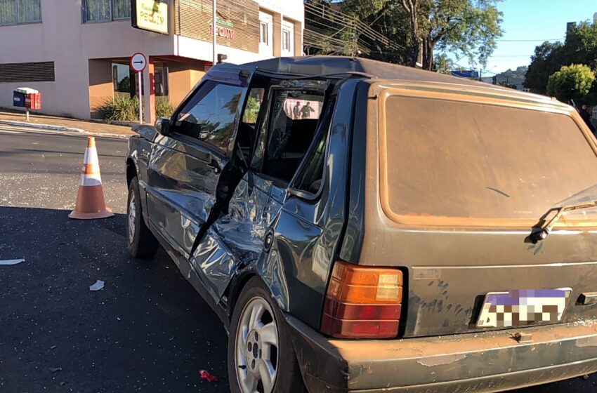  Criança fica ferida em acidente entre carro e caminhão no bairro Alvorada