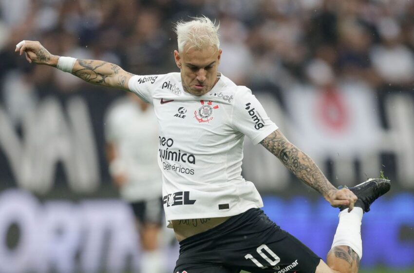  Corinthians deixa Z4 do Brasileirão após derrotar o Fluminense por 2 a 0