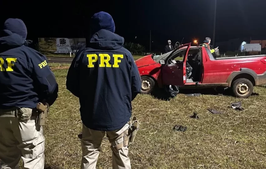  Motorista de caminhonete morre após ser atingido por carreta