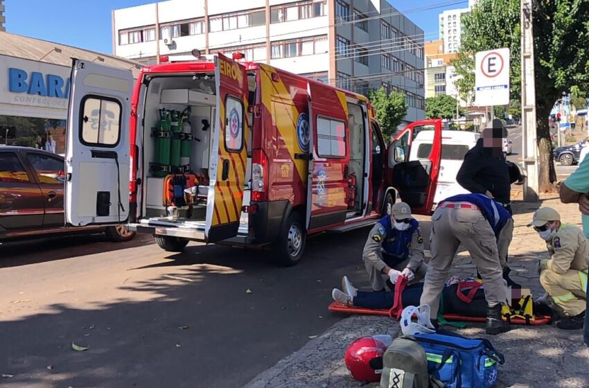 Condutora De Moto Fica Ferida Após Colidir Com Caminhonete No Centro De ...