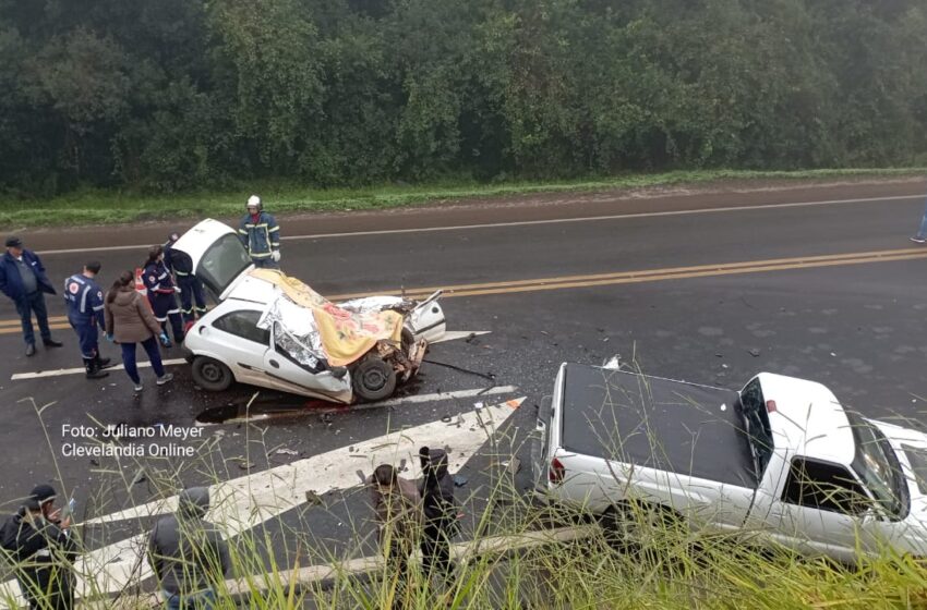  Grave colisão envolvendo três veículos deixa quatro homens mortos na PRC 280