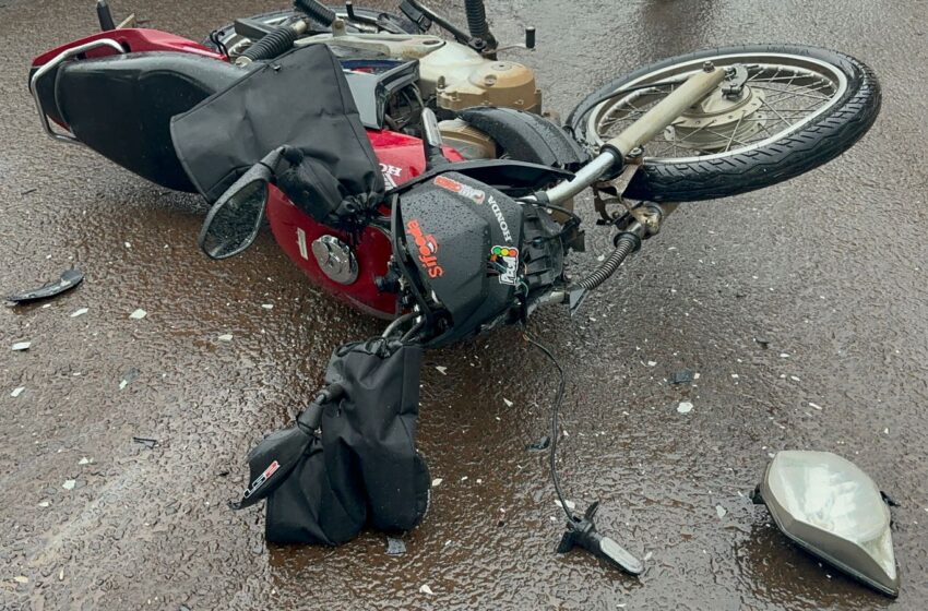  Motociclista fica ferido após colisão com caminhonete no bairro Nossa Senhora Aparecida