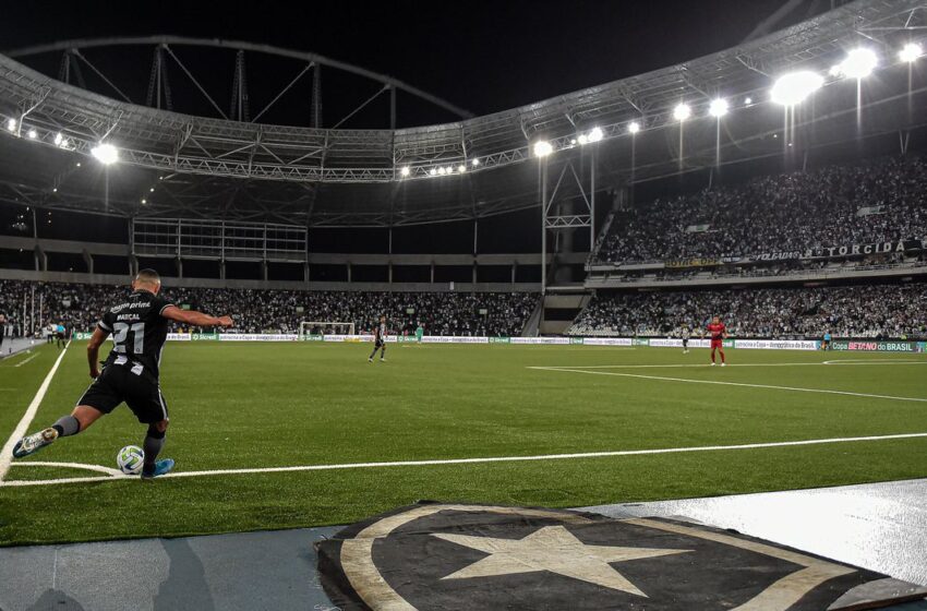  Líder do Campeonato Brasileiro, Botafogo enfrenta o Fortaleza para se distanciar no topo da tabela