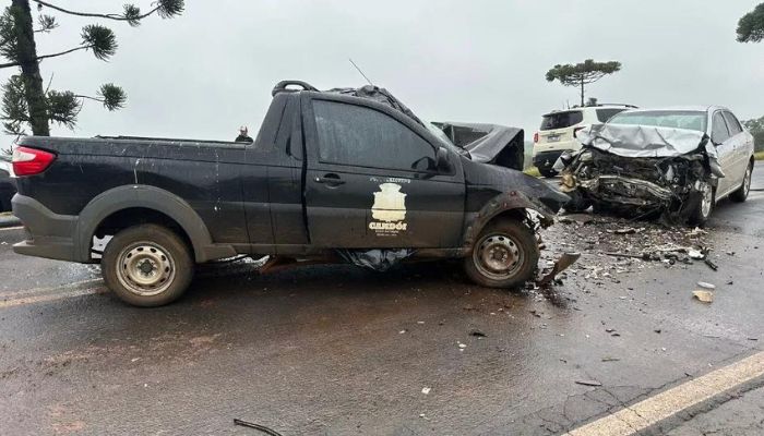  Servidores públicos morrem em grave colisão entre carro e caminhonete na BR 277