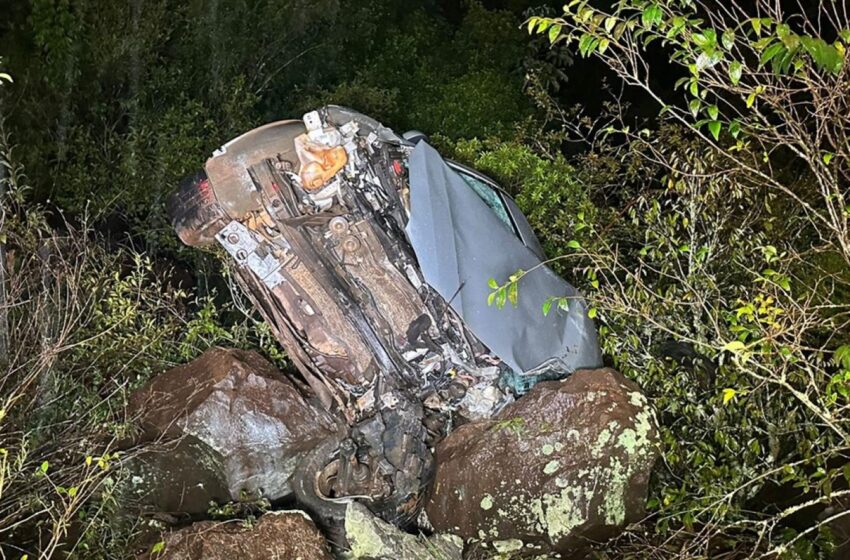  Grave colisão frontal entre dois veículos deixa um homem morto e dois em estado grave na PR 158