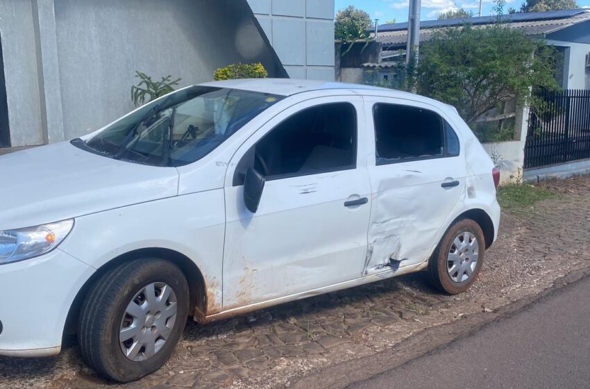  Homem fica ferido após colisão entre carro e moto