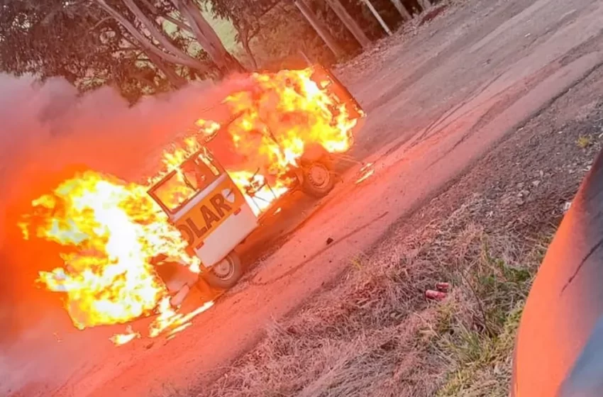  Transporte escolar em chamas: kombi é consumida por incêndio em rodovia do Paraná