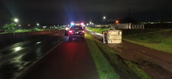 Homem de 29 anos morre esmagado após caminhão tombar na BR 277
