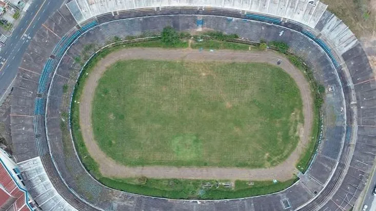  Em Porto Alegre ex-estádio do Grêmio está em ruínas