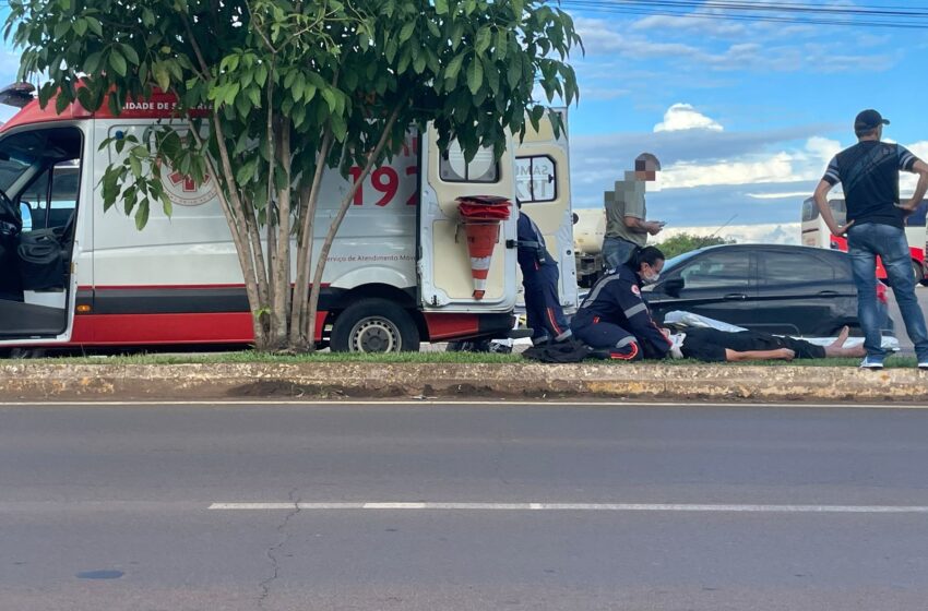  Acidente envolvendo moto e caminhonete deixa jovem ferido no bairro Pinheirinho