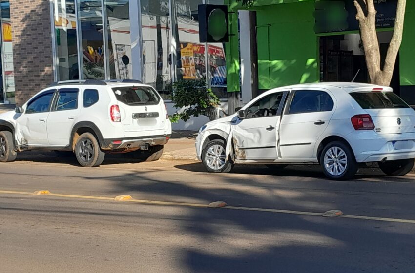  Acidente envolvendo três veículos é registrado em Francisco Beltrão