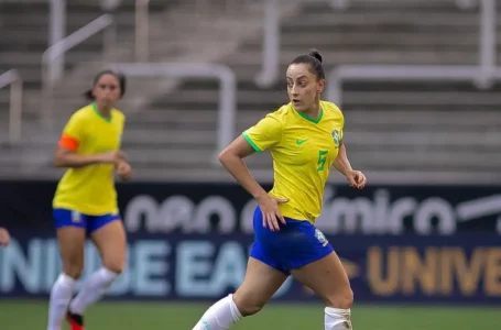 Luana, meio-campista da seleção brasileira feminina de futebol, é diagnosticada com Linfoma de Hodgkin