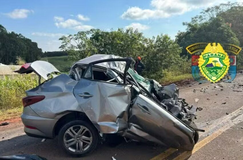  Motorista morre após grave colisão frontal entre carro e caminhão