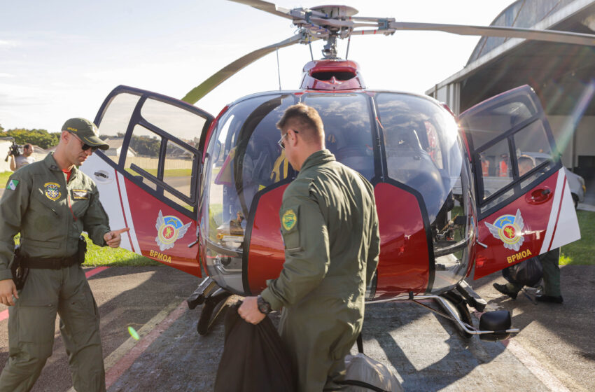  Helicóptero que vai ajudar vítimas das chuvas decola para o Rio Grande do Sul