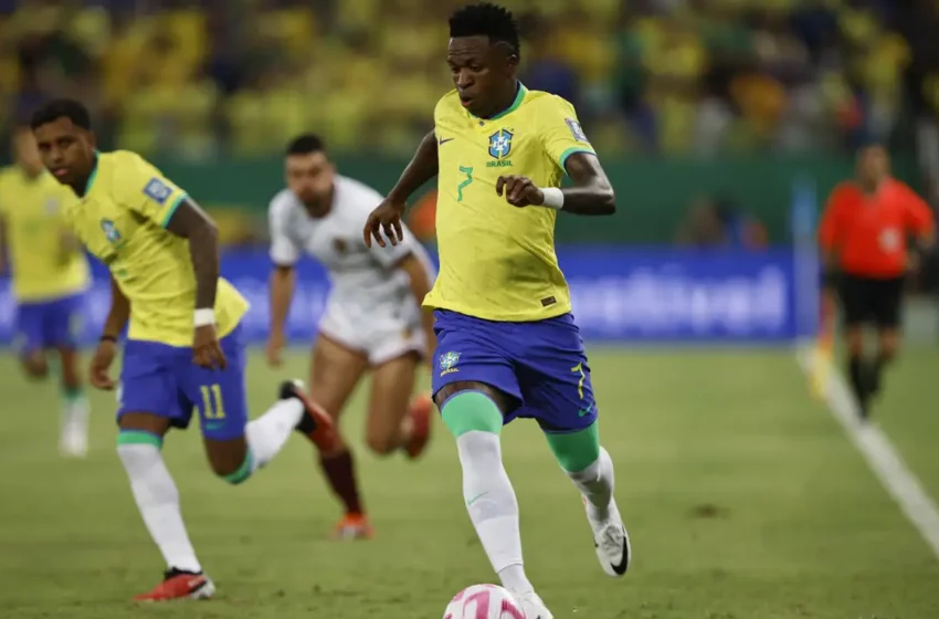  Seleção brasileira entra em campo contra o México em amistoso nos Estados Unidos
