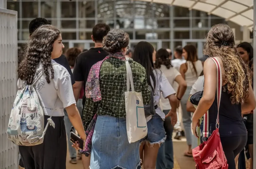  Inscritos do Enem 2024 tem até quarta-feira(19) para pagar taxa