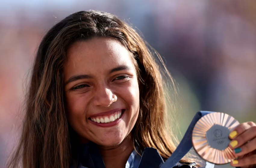  Rayssa Leal faz história outra vez e conquistando o bronze no skate street das Olimpíadas de Paris