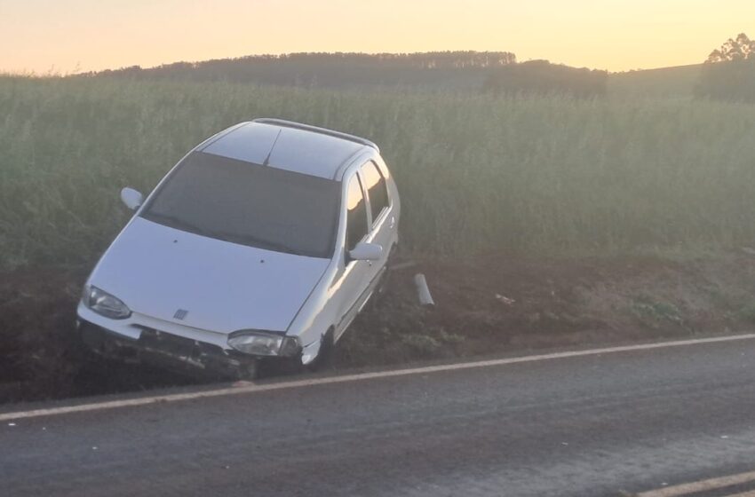  Saída de pista é registrada na PR 493