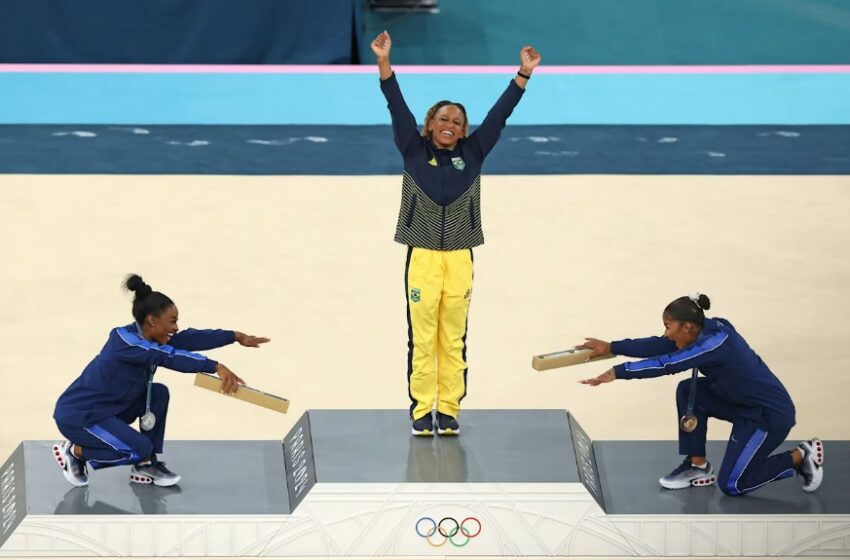  Rebeca Andrade vira maior medalhista do Brasil após conquistar ouro no solo