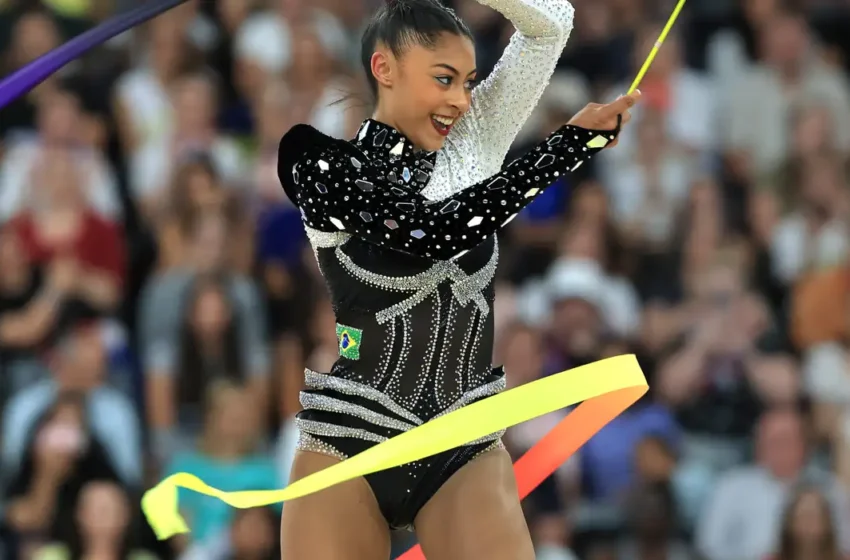  Curitibana Bárbara Domingos põe Brasil em 1ª final individual na ginástica rítmica em Paris