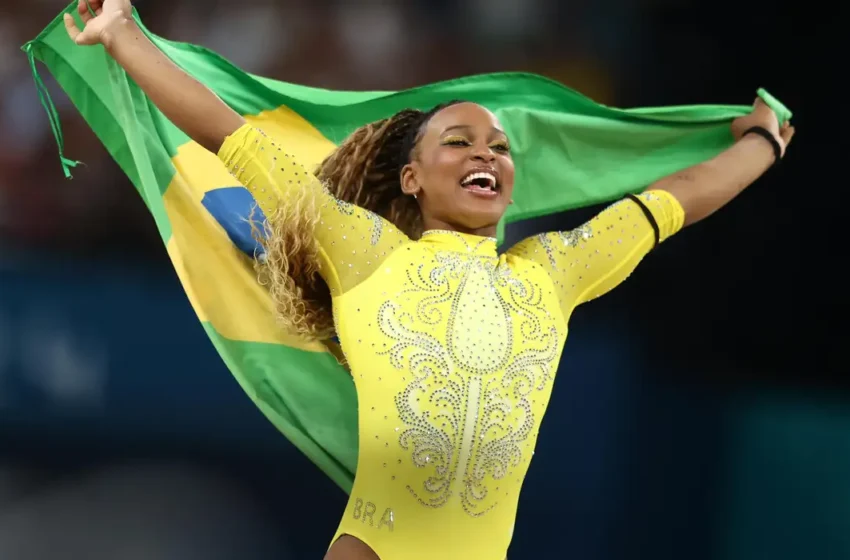  Brasileira Rebeca Andrade conquista medalha de prata no individual geral da Ginástica Artística em Paris