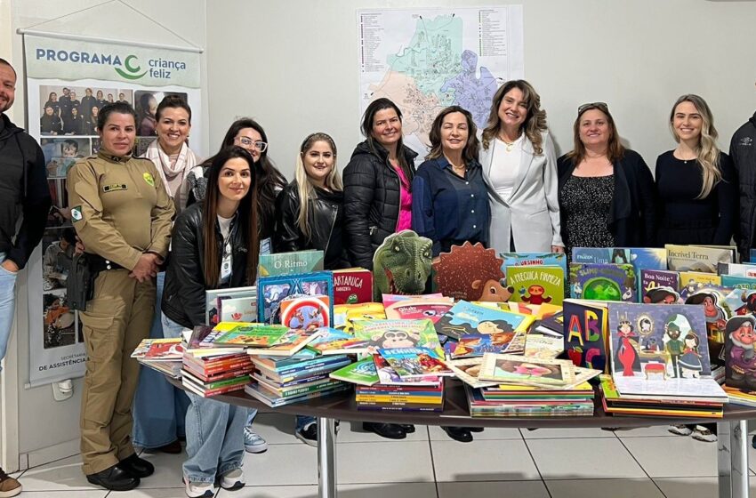  Programa Criança Feliz recebe livros para suas atividades