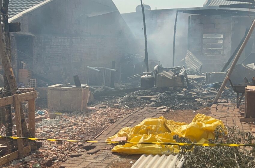  Criança de 2 anos morre carbonizada após incêndio em residência