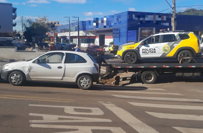  Colisão envolvendo carro e viatura da Polícia Militar é registrada em Francisco Beltrão