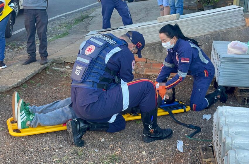  Vídeo: Homem sofre fratura no braço após colisão entre carro e moto no bairro Pinheirão