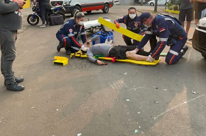  Motociclista sofre suspeita de fratura na perna após colisão com carro no bairro Cango