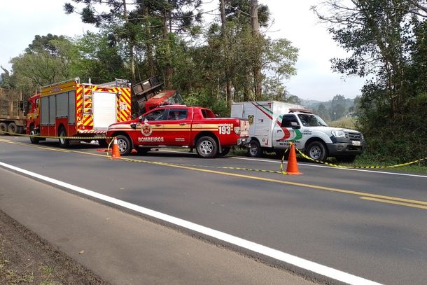  Cinco pessoas perdem a vida em acidente entre carro e carreta na BR 280