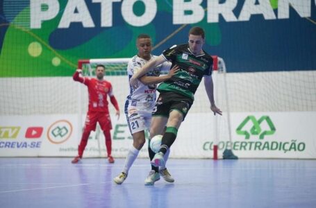 Marreco é derrotado pelo Pato Futsal na última rodada da fase de grupos da Liga Nacional de Futsal